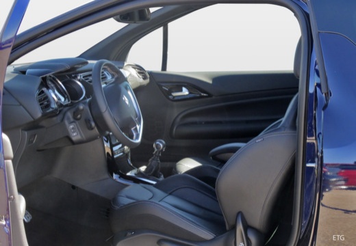 DS DS 3 PureTech 82 BVM5 Connected Chic - Véhicule Occasion - Océane Auto DS DS 3 PureTech 82 BVM5 Connected Chic - Véhicule Occasion Océane Auto